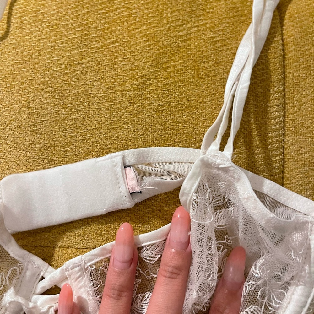 Victoria’s secret floral bralette - Picture 3 of 4
